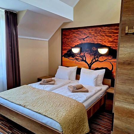Angyal Apartman Gyula Esterno foto