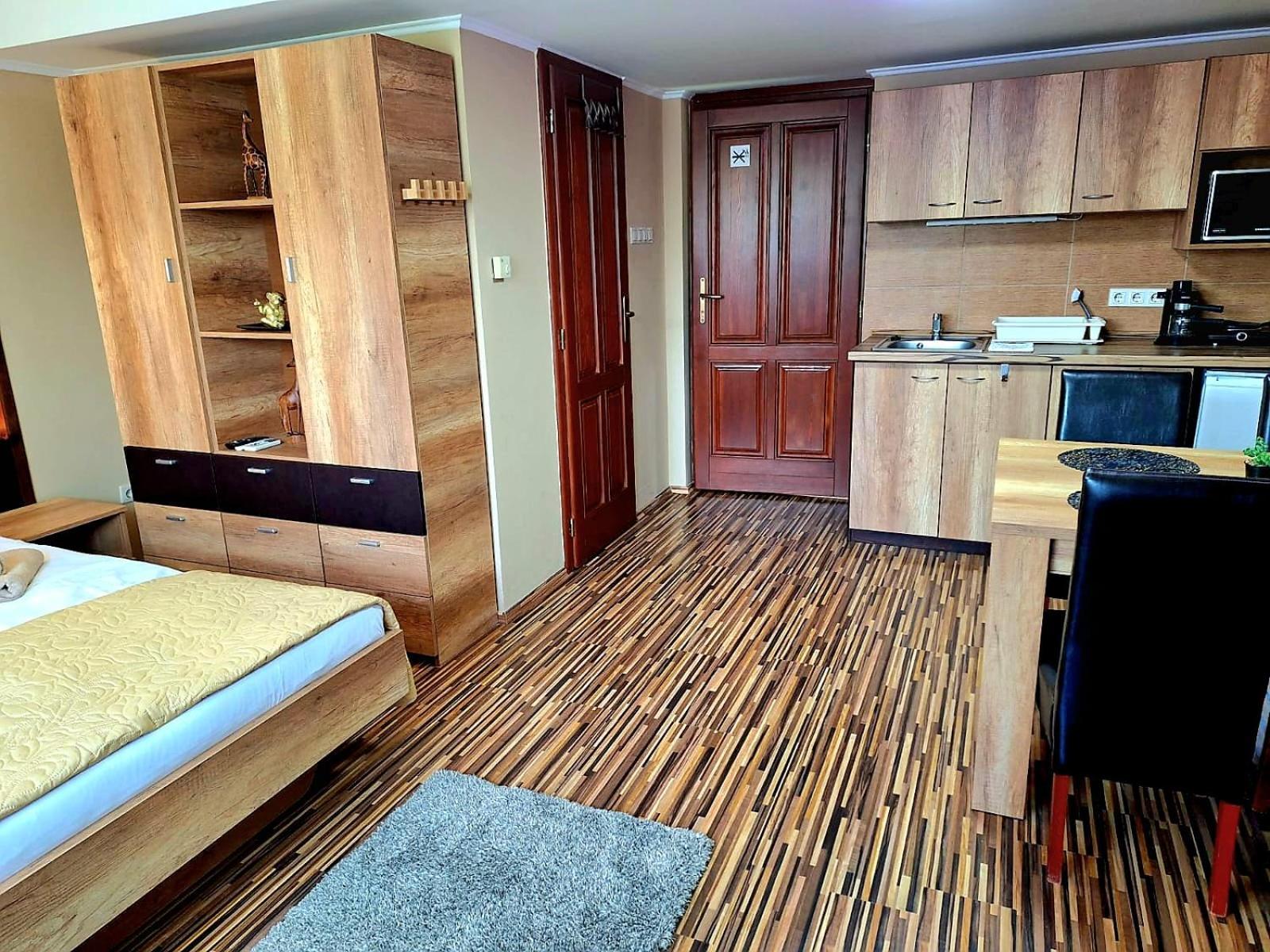 Angyal Apartman Gyula Esterno foto