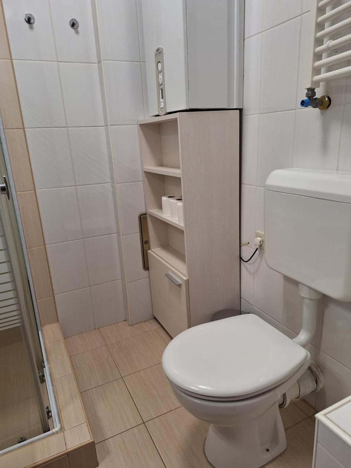 Angyal Apartman Gyula Esterno foto